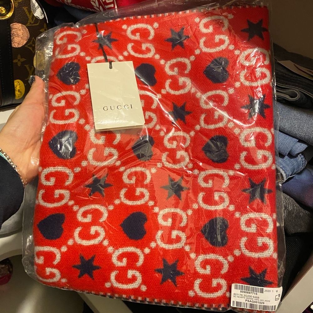 Gucci GG heart wool scarf